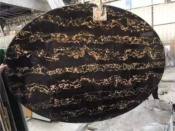 Стол из черного мрамора