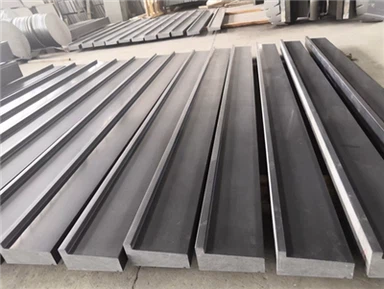 Черные базальтовые подоконники