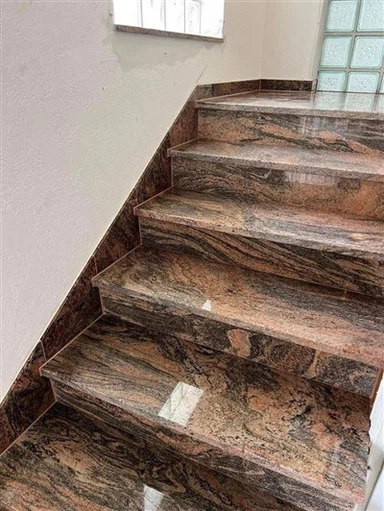 Лестница из красного гранита