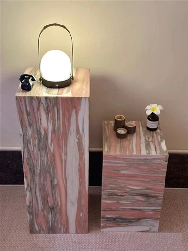 Rosa Norvegia Мраморные постаменты